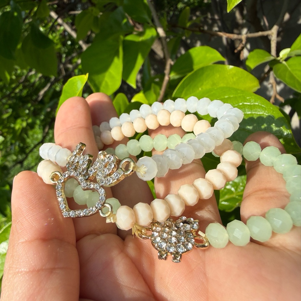 Rhinestone Heart & Beaded Stretch Bracelet Set in Mint, Cream & White